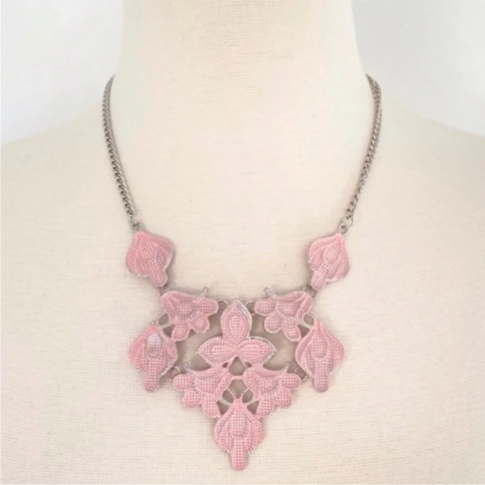 Plunder Sue Pink Necklace